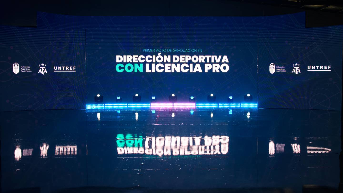 Dirección Deportiva: histórico acto de graduación