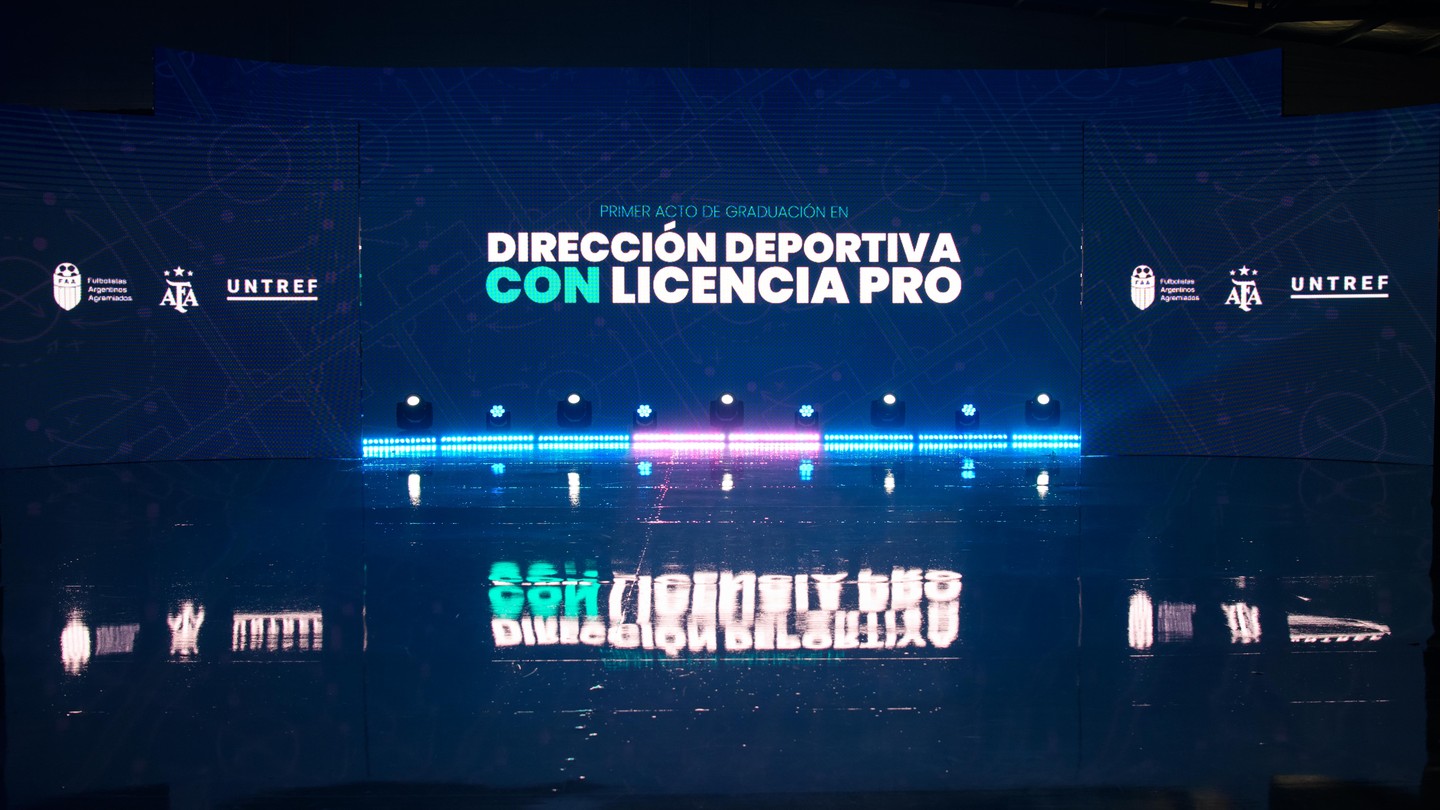 Dirección Deportiva: histórico acto de graduación